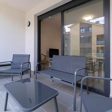 Aernus Marina - Piscina, Parking Y Terraza